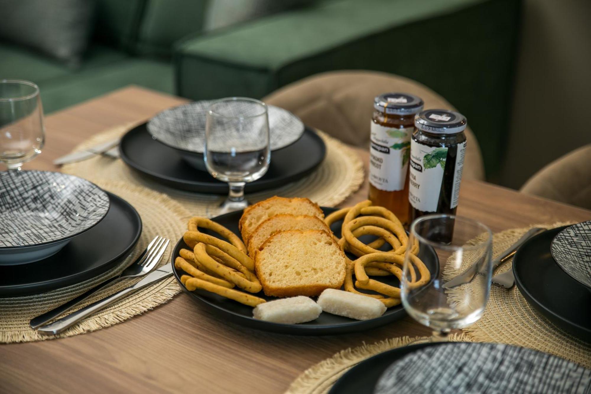Kiki Luxury Afantou