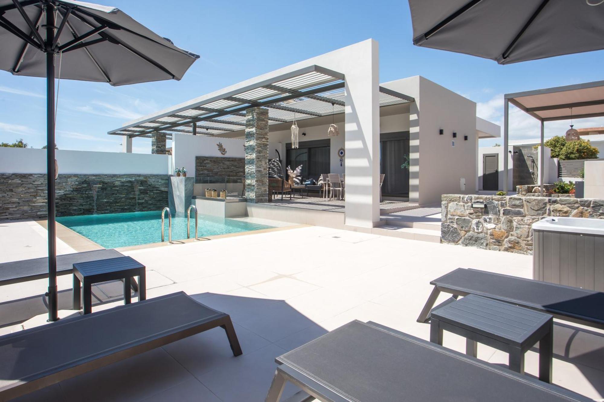 Kiki Luxury Afantou