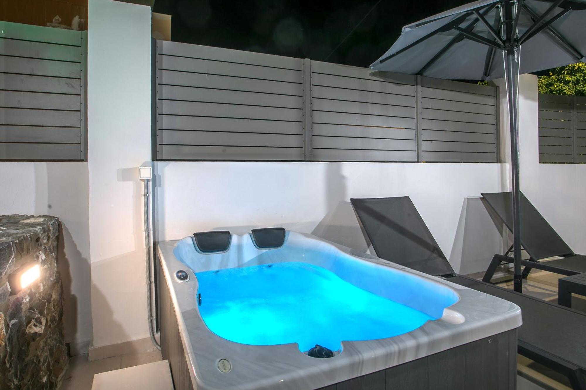 Kiki Luxury Afantou